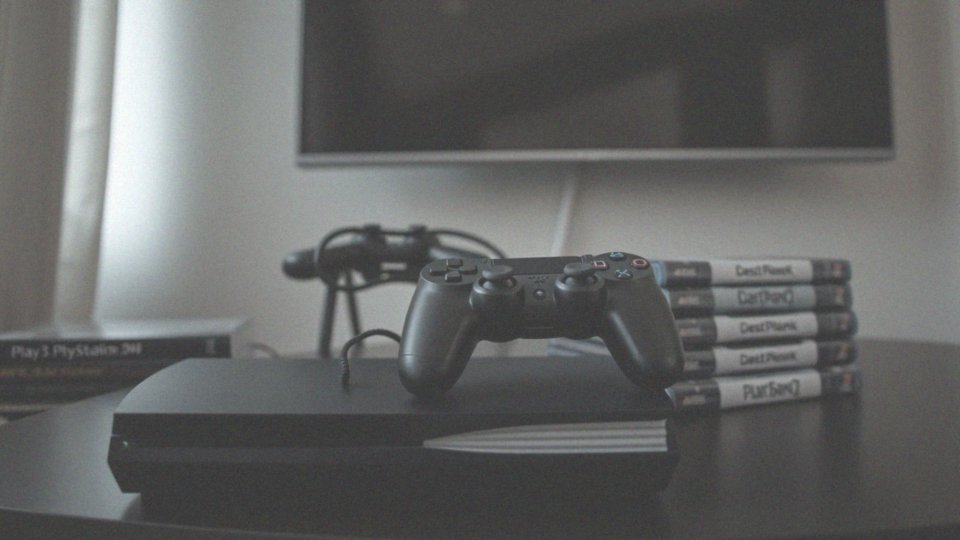 Jakie funkcje pada od PS4 są ograniczone na PS3?